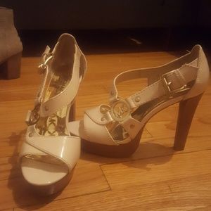 Michael Kors Nude w/gold Platform heel 7M